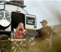 Mała przyczepa kempingowa offroad HeroCamper Ranger The Armstrong – biwak w plenerze (lifestyle)