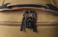 Eagle Creek Gear Warrior XE 27 – demonstracja zamków lockable z kłódką TSA (ujęcie poglądowe w kolorze jasnym)