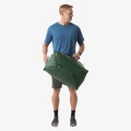 Eagle Creek Tour Travel Pack 40L Jungle Green — noszenie jak torbę, ujęcie lifestyle