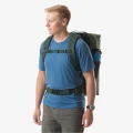 Eagle Creek Tour Travel Pack 40L Jungle Green — na plecach, pas piersiowy i biodrowy
