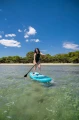 Rozpływanie na desce SUP Aqua Marina Breeze przy brzegu