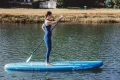 Dziewczyna na desce SUP 10.4 Spinera