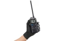 Ukfka Icom IC-M37E 6W IP57 – radiotelefon w dłoni w rękawiczce (skala wielkości)