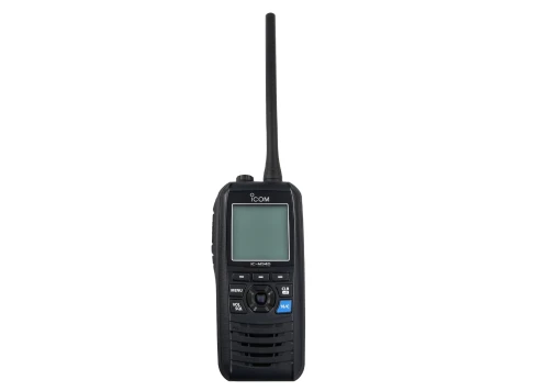 Radiotelefon VHF morski ICOM IC-M94DE z AIS i DSC, widok z przodu z anteną