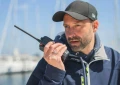 Użycie radiotelefonu VHF ICOM IC-M94DE AIS/DSC na jachcie, komunikacja w marinie