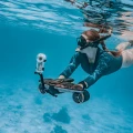 Podwodne filmowanie ze skuterem Navbow+ Sublue - zdjęcie lifestyle