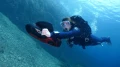 Skuter nurkowy Vapor w czasie nurkowania ze sprzętem - zdjęcie z pod wody