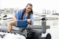 Silnik-elektryczny-zaburtowy-Momentum-lifestyle-3.webp