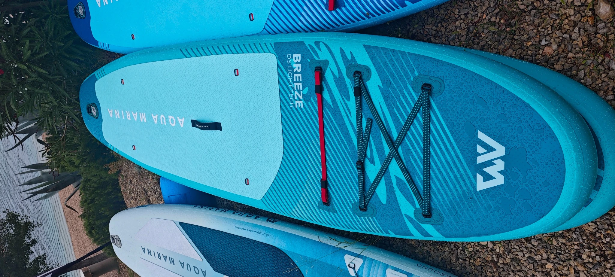 pokład deski SUP Aqua Marina Breeze 2026 – EVA PATTERN, RED STRAP i mocowania Seat D-Ring