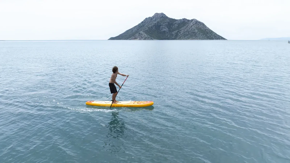 deska SUP Aqua Marina Fusion 2026 testowana w Chorwacji na spokojnym morzu