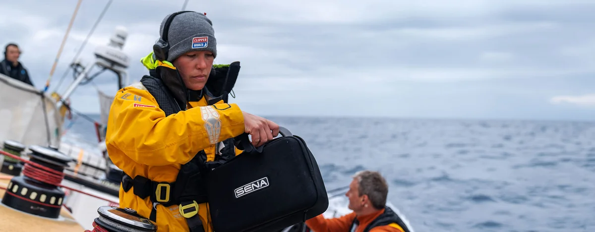 Sena Nautitalk Bosun w użyciu na pokładzie jachtu podczas rejsu po morzu