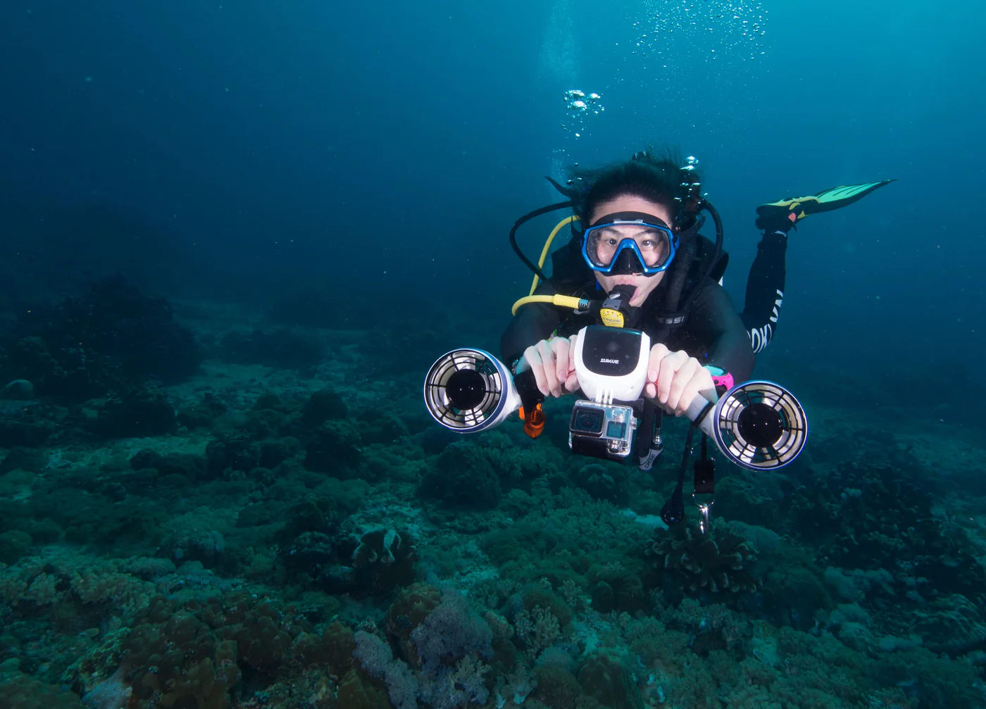 Skuter podwodny SUBLUE WhiteShark MixPro – pływanie pod wodą, stabilny ciąg dwóch wirników