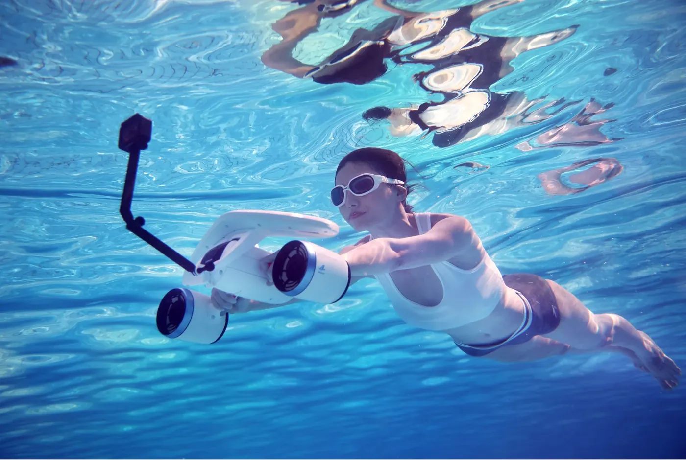 SUBLUE Mix (WhiteShark) – nurkowanie scuba, skuter z kamerą sportową (GoPro) zamontowaną pod obudową