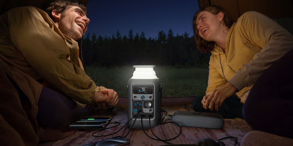Mobilna stacja zasilania Anker C300X DC na kempingu