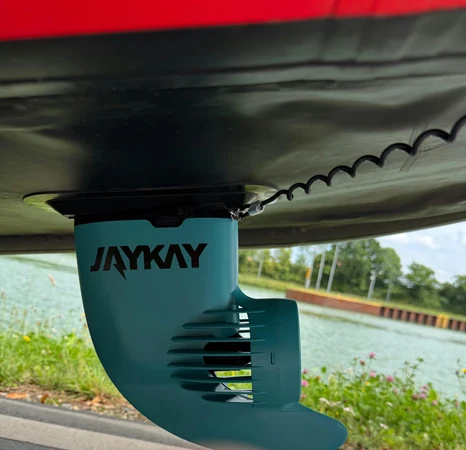 JAYKAY e-Fin 2.0 zamontowany do kajaka