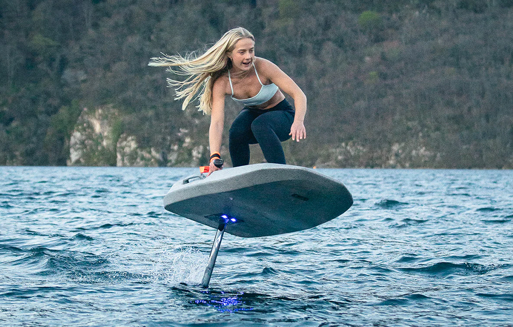 Pływanie na desce eFoil Waydoo Flyer EVO Max Plus