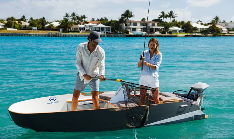 ePropulsion Navy 6.0 EVO – silnik elektryczny na łodzi wędkarskiej, manewrowanie i cicha praca