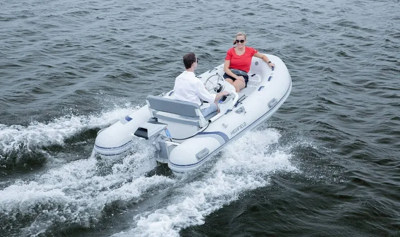 ePropulsion Navy 3.0 EVO – silnik elektryczny na pontonie/tenderze, lekki napęd do małych jednostek